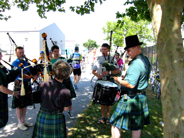 507 Bagpipers at MMA