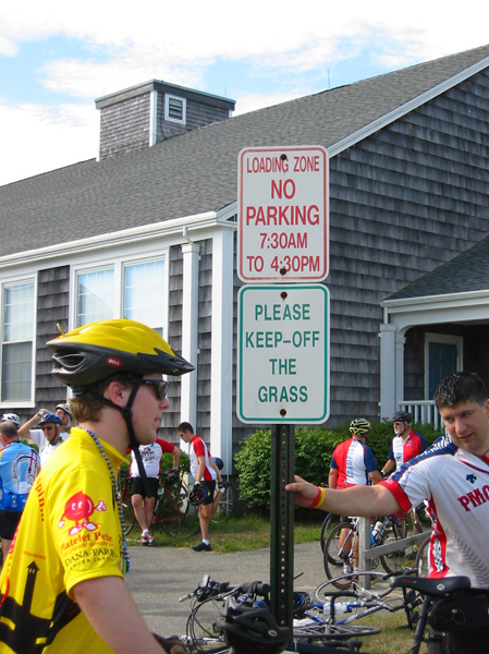 844 Keep Off The Grass