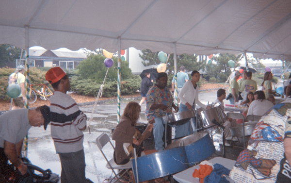 27 LunchTimeReggaeInTheRain